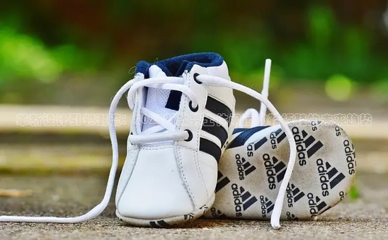 革新设计引领潮流：2025新款男士休闲运动鞋板鞋的未来趋势